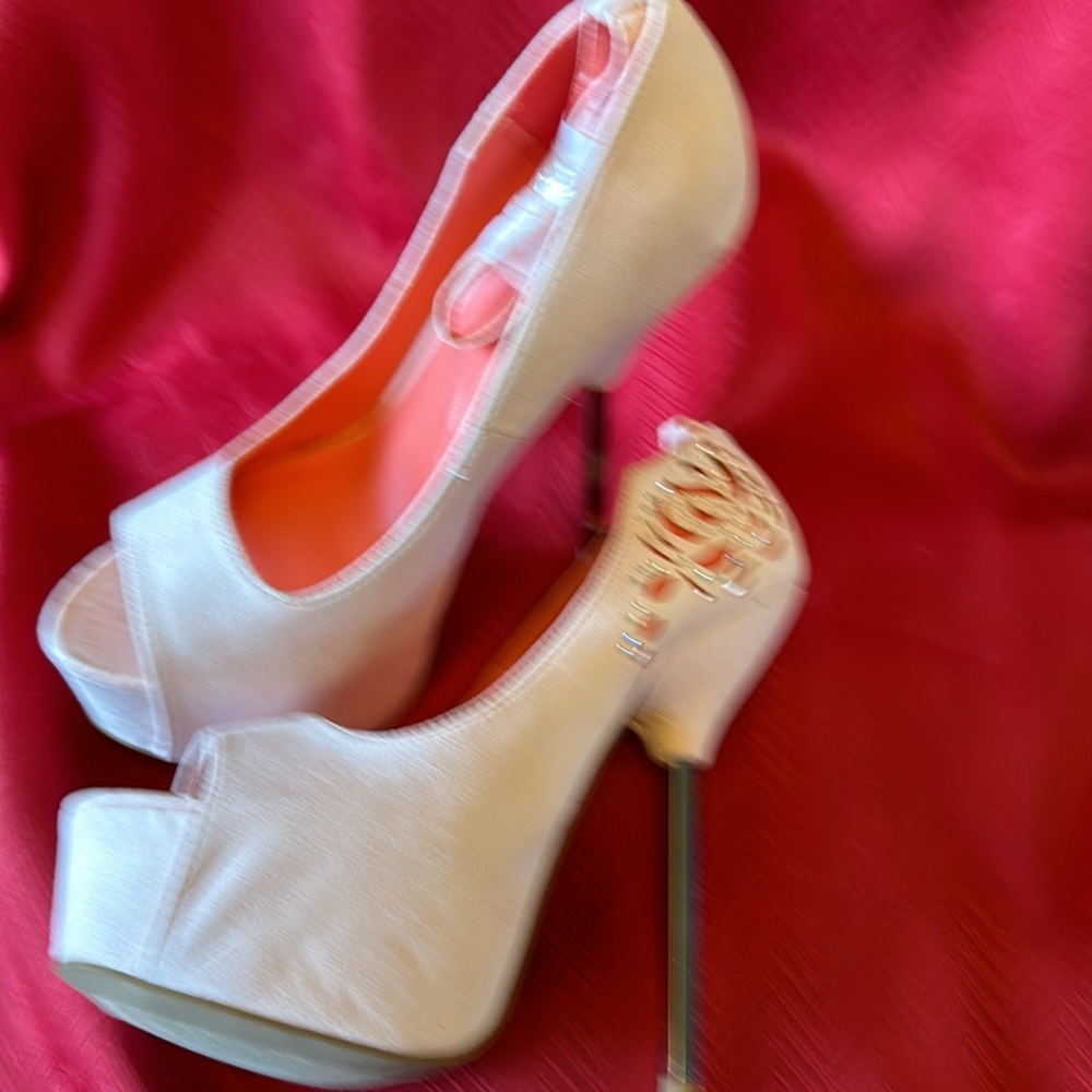 Qupid Pink 5.5” Platform Heel. Open Toe. Size 7. - Picture 2 of 4
